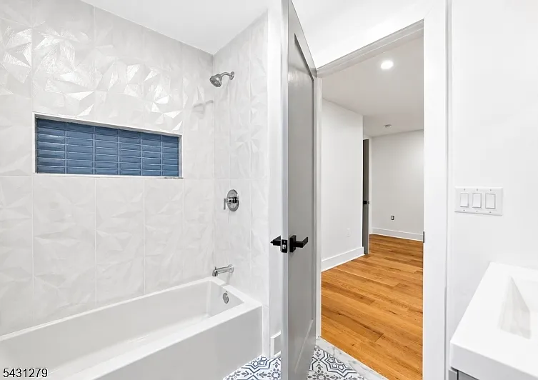 44 E Cedar St — Photo 35