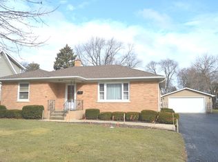 56 W Maple Ave, Roselle, IL 60172