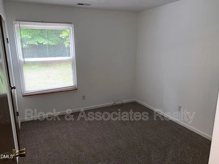 2600 Courier Ct — Photo 8