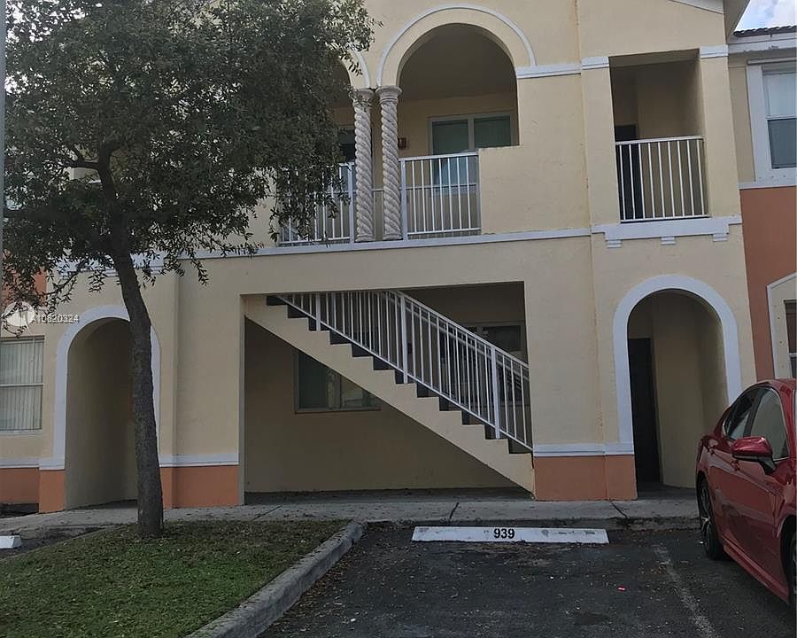 1st image of 1660 SE 29th St Unit 103