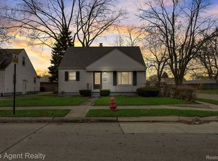 25501 Cole St, Roseville, MI 48066