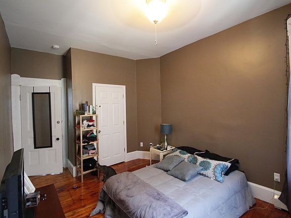 3rd image of 64 Chapin Ave #B
