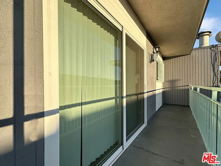 220 E Hyde Park Blvd #4 — Photo 9