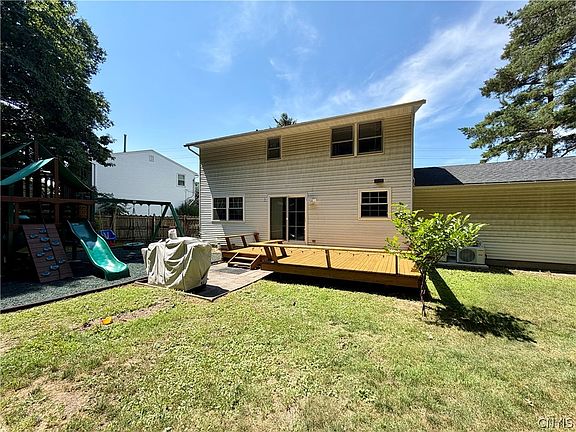 3rd image of 209 Merriwether Dr