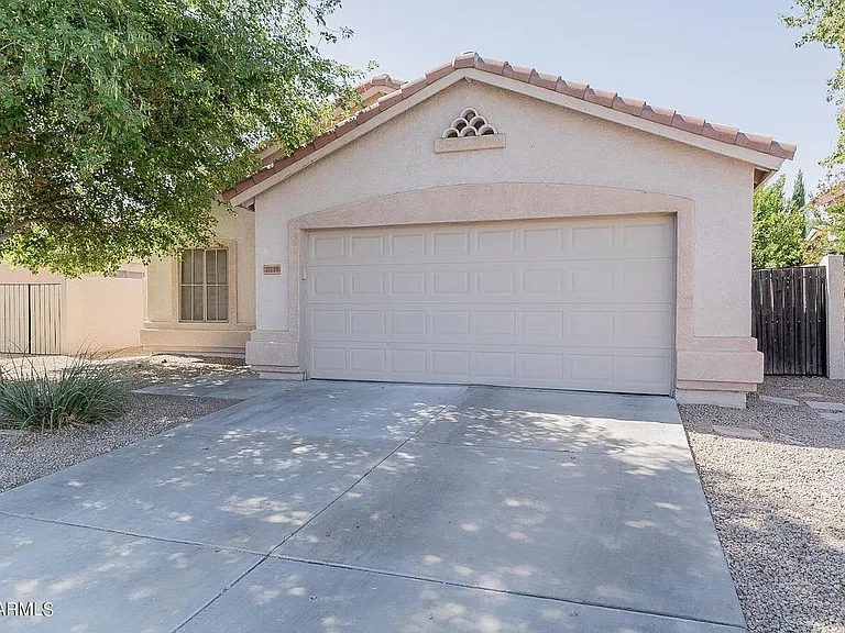 7035 W Phelps Rd — Photo 2