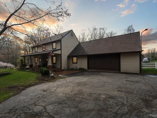 56165 Nine Mile Rd, South Lyon, MI 48178