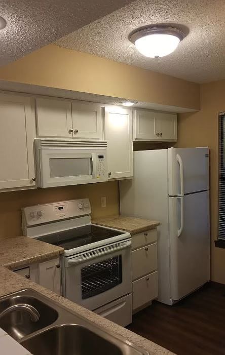 2nd image of 805 Irvine Rd #1