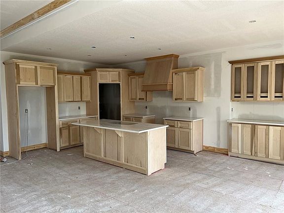5th image of 4905 NE 88th St