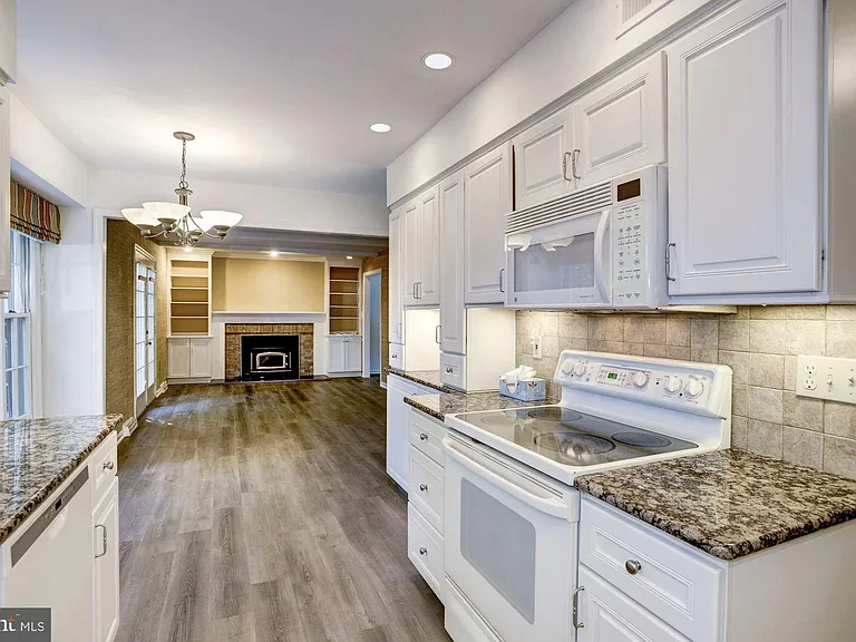 9012 Penn Manor Ct — Photo 4