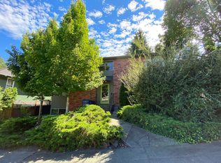 2113 N 37th St APT 2, Seattle, WA 98103