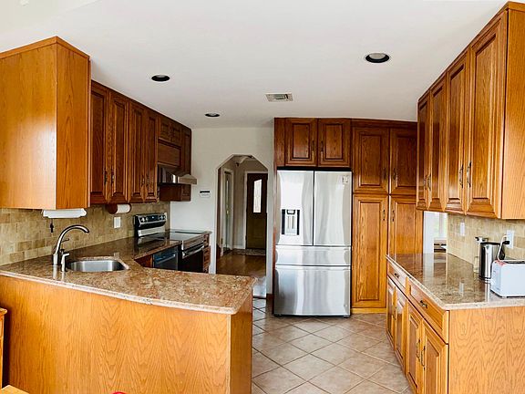 4th image of 42 Roosevelt Dr