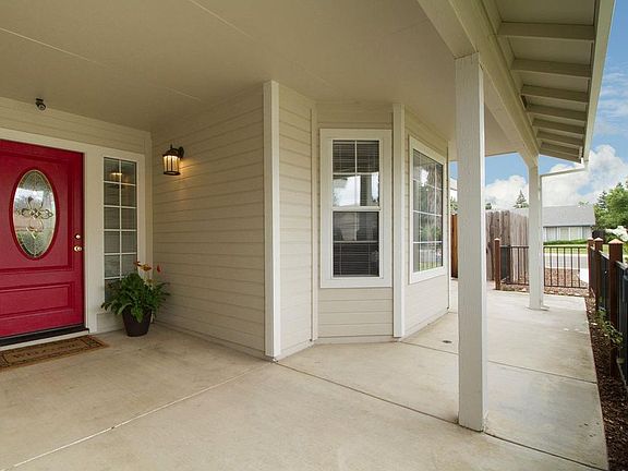 3rd image of 3272 Stonegate Dr