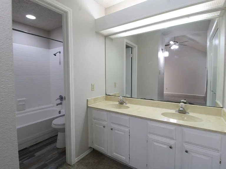 3815 Bremen Ave — Photo 22