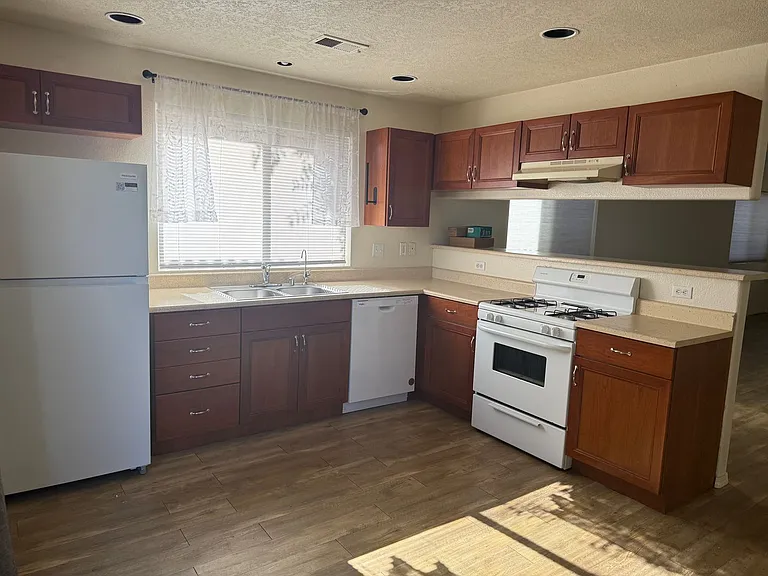 7101 Jet Rd NE — Photo 4