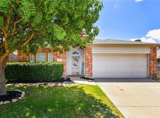1029 Fort Apache Dr, Haslet, TX 76052