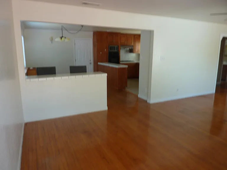 1441 Sierra Dr — Photo 4