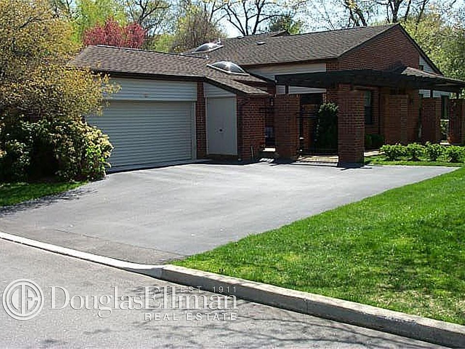 1st image of 127 Eagles Cres