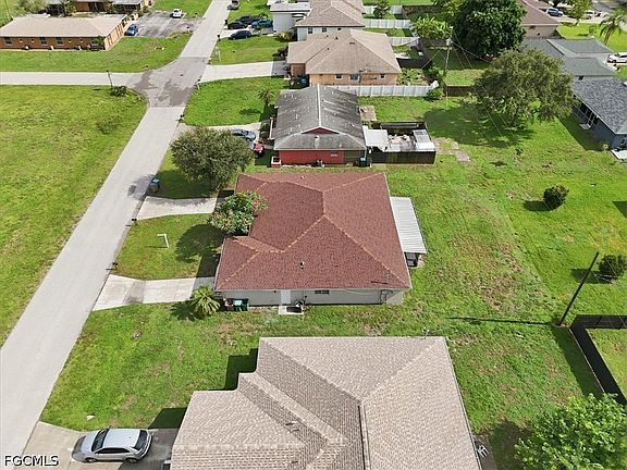 5th image of 912 SE 6th Ct