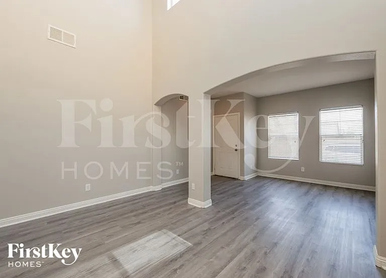 1708 Mizzenmast Ave — Photo 3