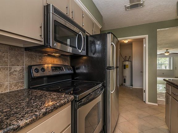 3rd image of 16618 La Avenida Dr