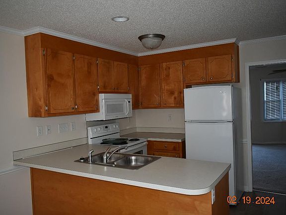 3rd image of 1221 F5 Cross Creek Cir #F6