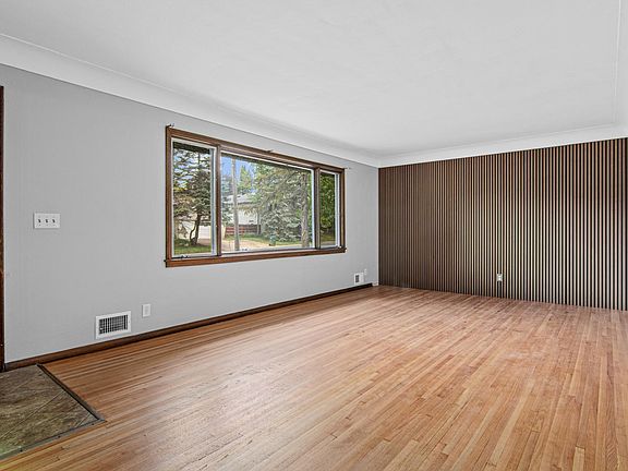 2nd image of 1444 McLeod St NE