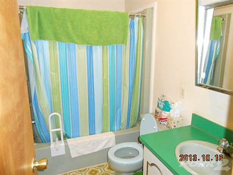 22 TAMAQUA ST. BATH 2