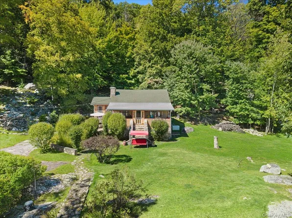 149 Tanglewylde Road, Lake Peekskill, NY 10537