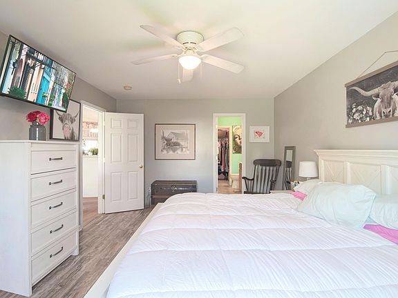 4th image of 210 Sparkleberry Ln