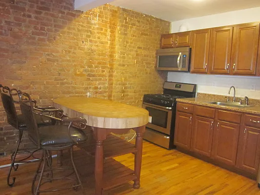 Rented by Flateau Realty | media 11