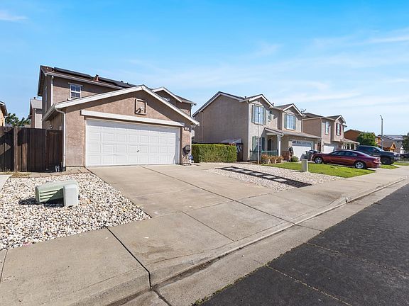 3rd image of 38 Tea Rose Way