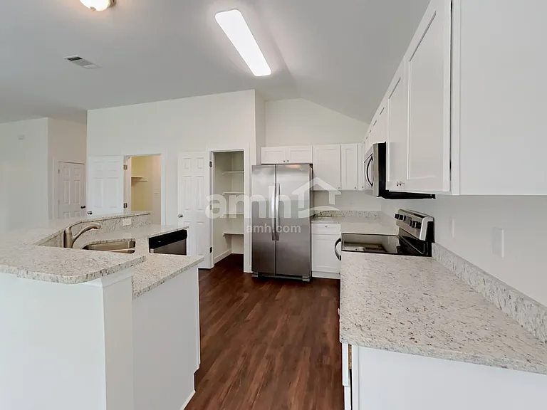 120 Jennings Dr — Photo 3
