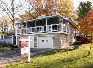 1280 Burlington Dr, Hickory Corners, MI 49060