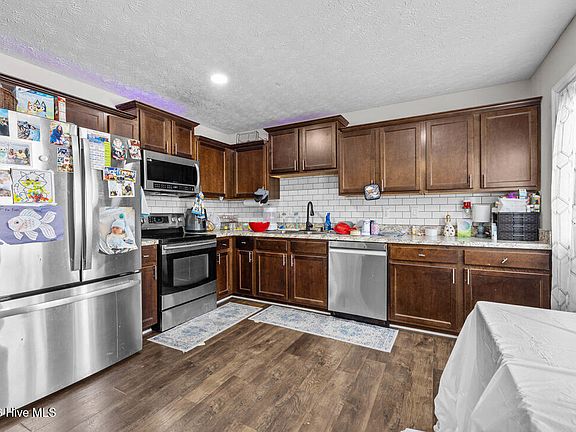 5th image of 900 Dandridge Drive