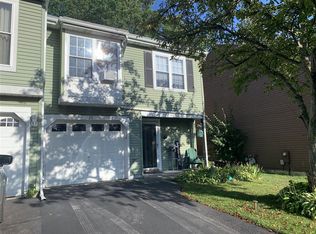 25 Ziemke Farm Ln, Cohoes, NY 12047