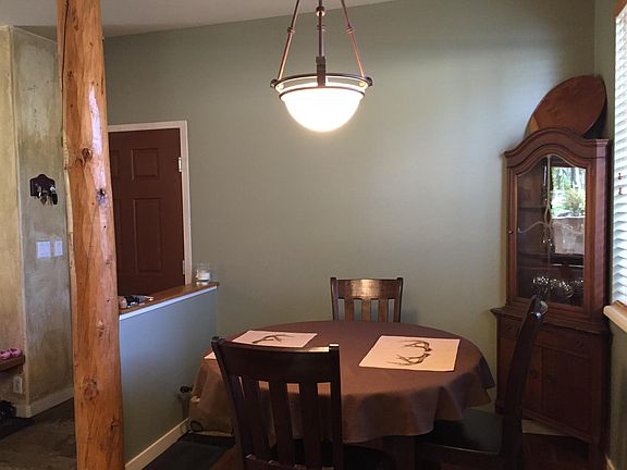 Kitchen eating area