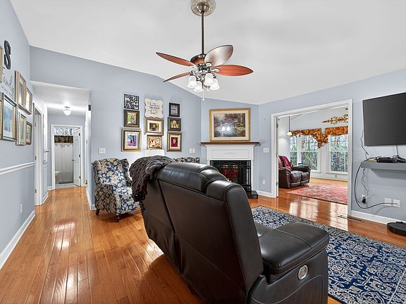 4th image of 2109 Glencoe Rd