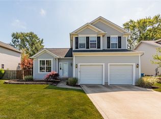 3379 Bridgeport Dr, North Olmsted, OH 44070