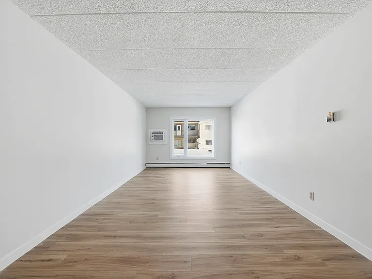 27 Vaughn St — Photo 12