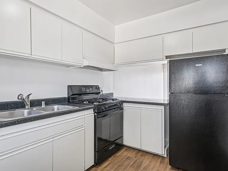 The Modern Apartments — Photo 9