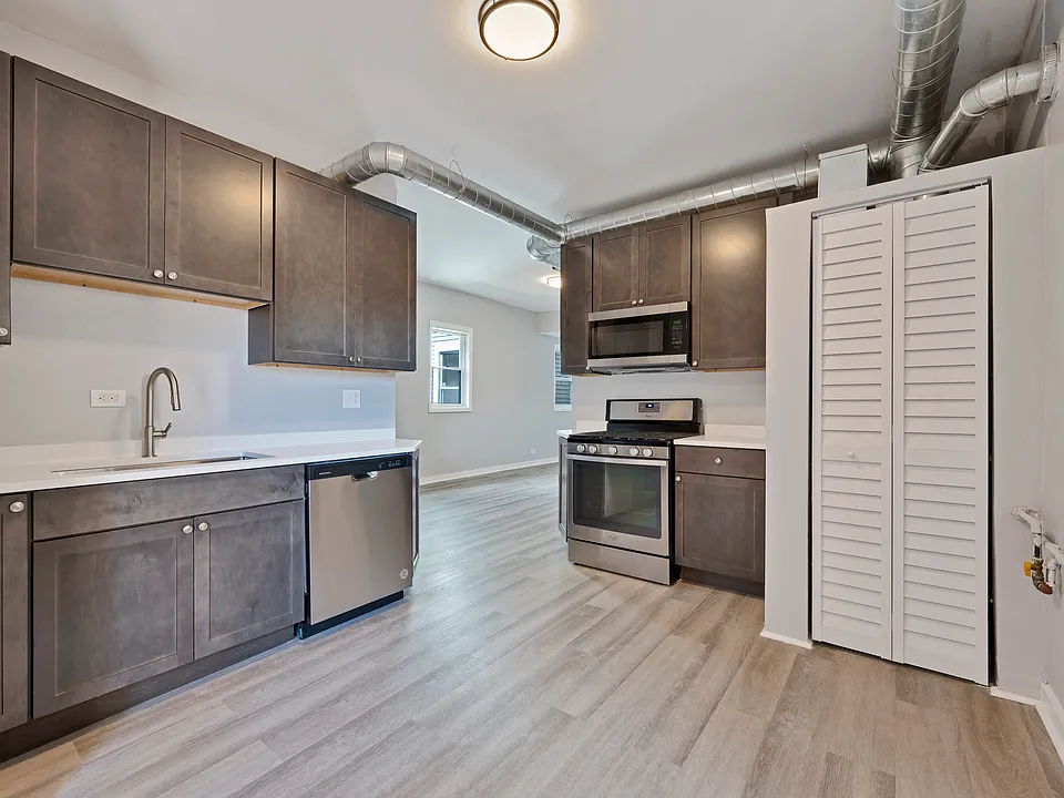 2219 W 18th Pl #2R