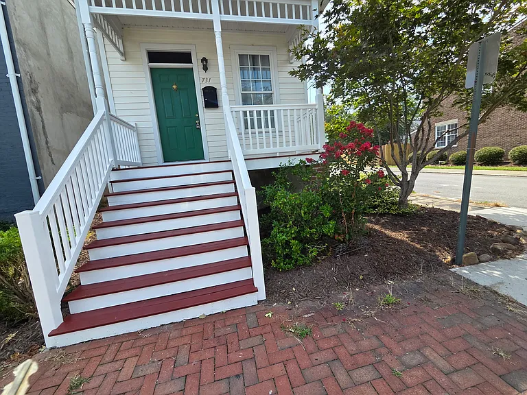 731 Catherine St — Photo 1