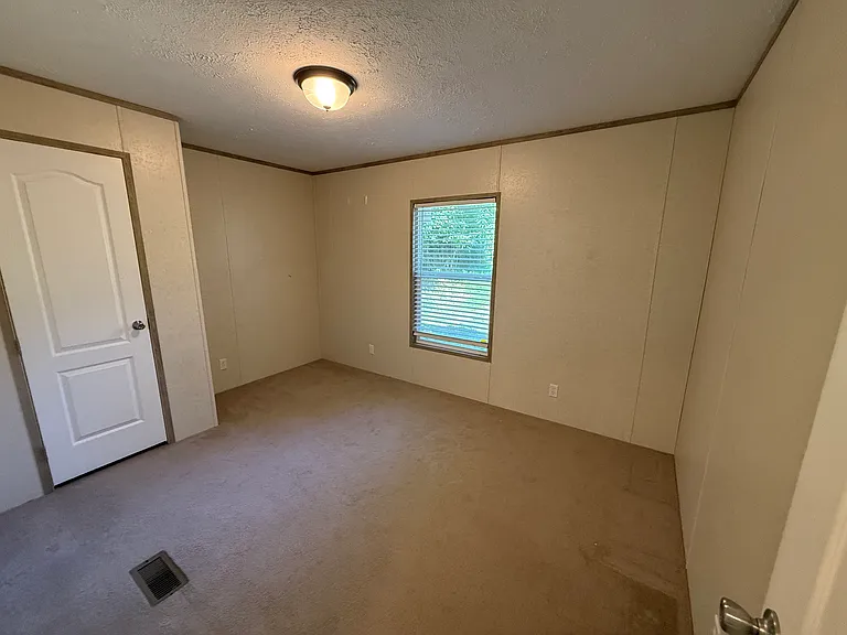 4719 Middle Rd — Photo 6