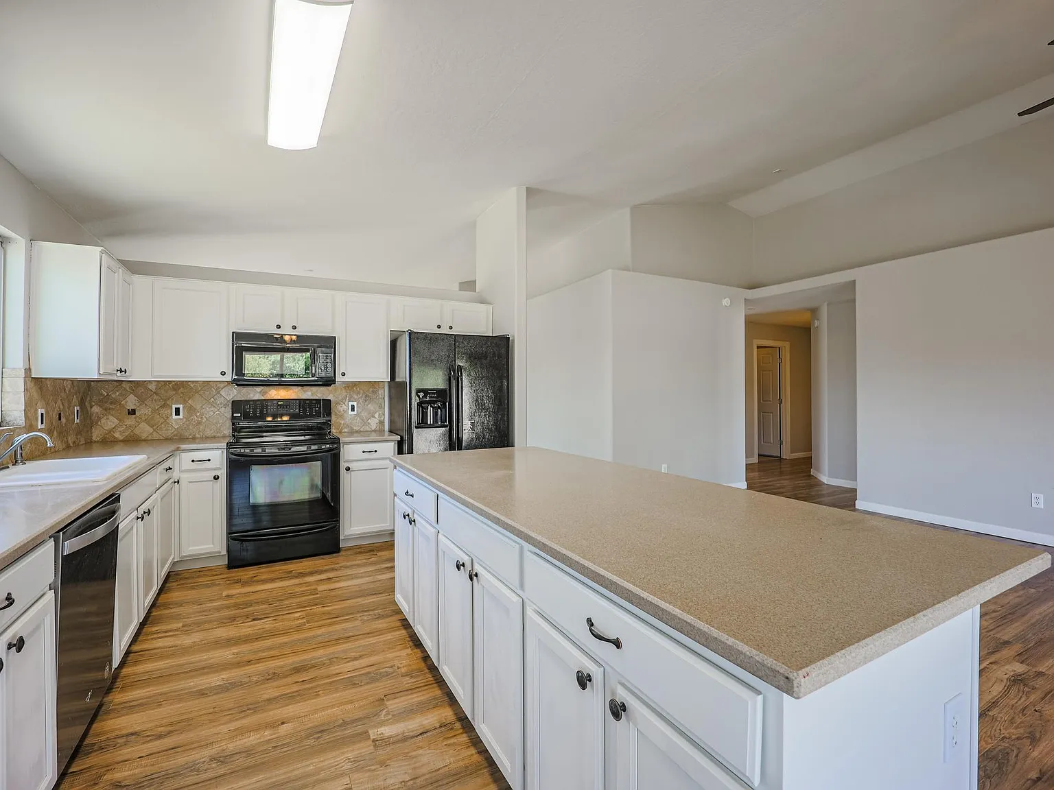 4 bed, 1840 sqft, $2,295 — Photo 4