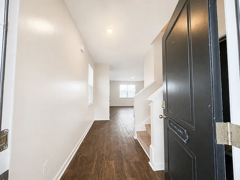 169 Oakwood Blvd — Photo 2
