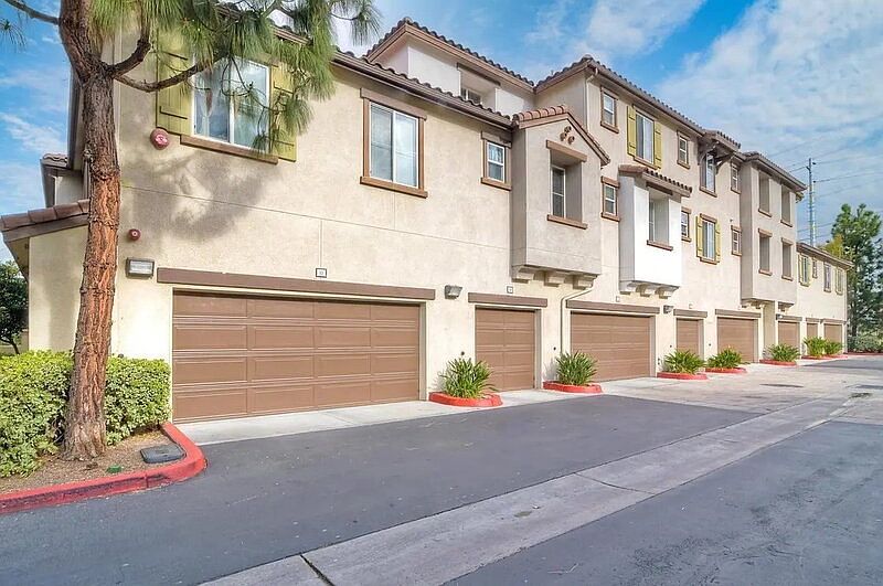 1st image of 2175 Caminito Leonzio Unit 28
