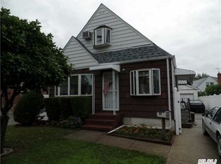 8255 263rd St, Glen Oaks, NY 11004