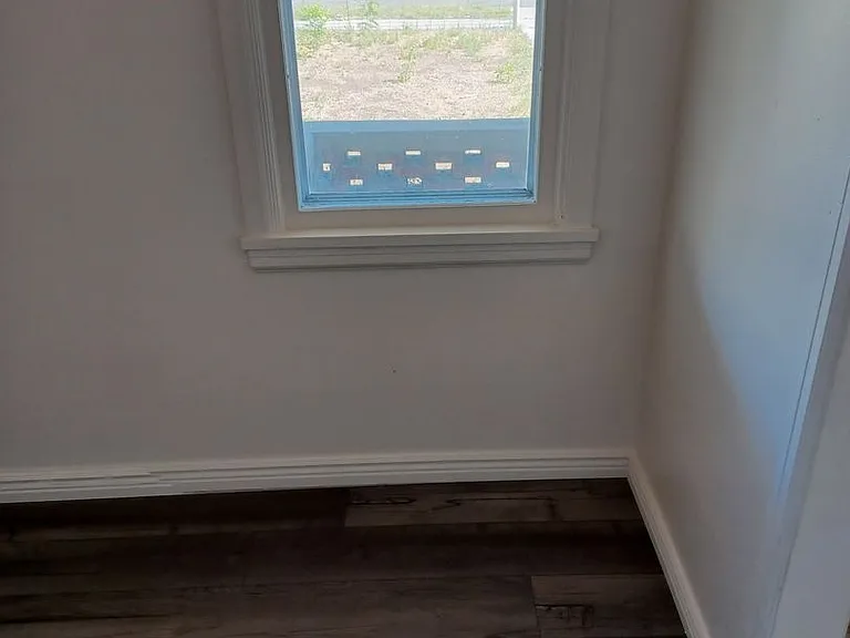 335 S 5 E — Photo 9