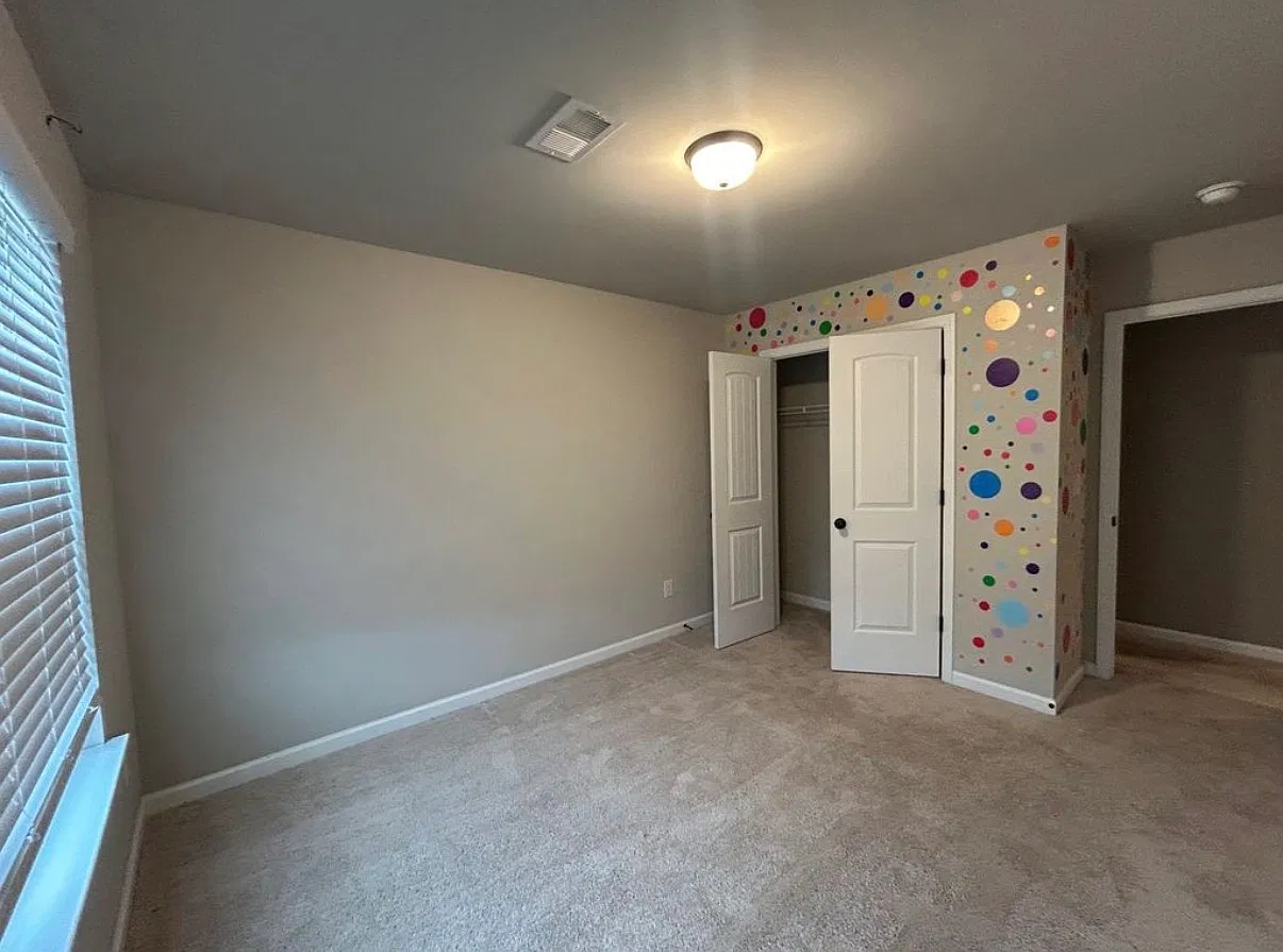 4 bed, 2100 sqft, $2,200 — Photo 3