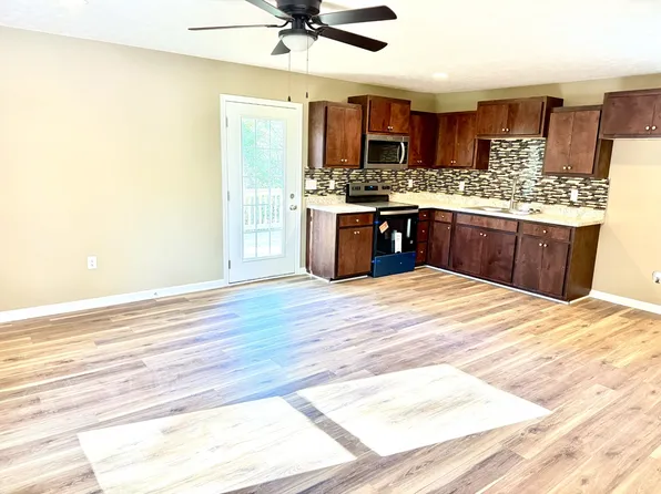 215 Ake St, Estill Springs, TN 37330